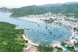 La beauté poétique de la baie de Vinh Hy