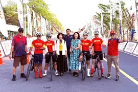 Lors de la 6e journée de compétition, le 12 février, au Championnat d'Asie de cyclisme sur route 2025 en Thaïlande, Tôn Hoang Khanh Lan a remporté la deuxième médaille d'or pour l’équipe cycliste vietnamienne dans la course en ligne féminine Master. Photo: la Fédération vietnamienne de cyclisme et de sports mécaniques (VCF).