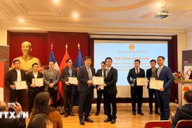 Les délégués présennts au séminaire. Photo: VNA