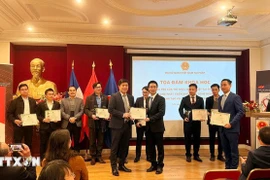 Les délégués présennts au séminaire. Photo: VNA