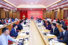 Nguyên Trong Nghia, membre du Bureau politique, secrétaire du Comité central du Parti communiste du Vietnam et chef de la Commission centrale de la sensibilisation et de l’éducation et et de mobilisation de masse du Parti, s'exprime lors de la réunion. Photo: VNA