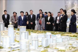 La haute délégation du Comité central du Front de la Patrie du Vietnam (FPV) conduite par Nguyên Thi Thu Ha, membre du Comité central du Parti communiste du Vietnam (PCV), vice-présidente et secrétaire générale du Comité central du FPV, en Chine. Photo: VNA