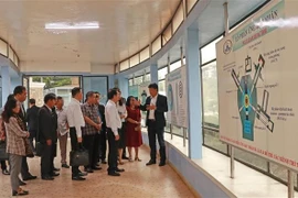 Les délégués visitent le réacteur nucléaire de l'Institut de recherche nucléaire (ville de Da Lat, Lam Dong). Photo : VNA