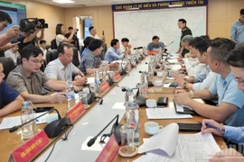 Le vice-ministre de l’Agriculture et de l’Environnement, Nguyên Hoang Hiêp, préside une réunion d’urgence afin de faire face au typhon Bualoi, la dixième tempête de cette année à frapper le Vietnam. Photo: VNA