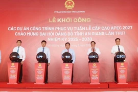 Cérémonie de lancement des dix projets d’infrastructure en préparation de l’APEC 2027. Photo: VNA