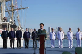 Le général de corps d’armée Hoang Xuan Chiên, vice-ministre de la Défense, président du sous-comité vietnamien au sein du Comité de coordination intergouvernemental sur le Centre tropical Vietnam-Russie, s'exprime lors de la cérémonie. Photo: qdnd.vn