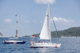 Des navires transportant des militants, ornés de drapeaux palestiniens, quittent le port de Marmaris, en Turquie, le 14 mai. Photo: AFP