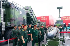 Dans le cadre de l’Exposition des réalisations nationales célébrant le 80e anniversaire de la Fête nationale (2 septembre), inaugurée le 28 août à Hanoï, le Groupe de l'industrie et des télécommunications de l'Armée (Viettel) présente 50 produits technologiques civils et militaires, dont plusieurs relèvent des technologies stratégiques nationales. 