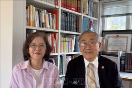 Le professeur Furuta Motoo, éminent historien japonais spécialisé dans les études vietnamiennes, et son épouse. Photo: VNA