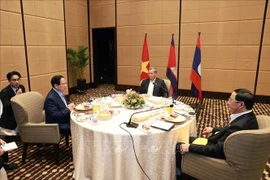 Petit-déjeuner de travail des Premiers ministres du Vietnam, du Cambodge et du Laos. Photo: VNA