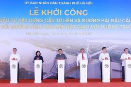 Le Premier ministre donne le coup d'envoi de la construction du pont Tu Liên, à Hanoï