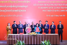La signature de l’accord de coopération pour la période 2026-2031. Photo: VNA