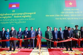 Inauguration d'une paire de postes frontaliers importants entre le Vietnam et le Cambodge
