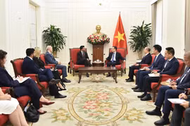 Le ministre des Affaires Lê Hoai Trung (droite) et le ministre canadien du Commerce international, Maninder Sidhu. Photo: Le ministère vietnamien des Affaires étrangères