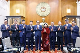 Le président de l’Assemblée nationale (AN), Tran Thanh Man et les délégués. Photo: VNA