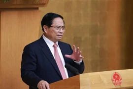 Le Premier ministre Pham Minh Chinh, chef du Comité national de pilotage des ouvrages et projets clés du secteur des transports, s'exprime lors de la réunion. Photo: VNA