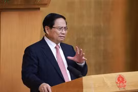 Le Premier ministre Pham Minh Chinh, chef du Comité national de pilotage des ouvrages et projets clés du secteur des transports, s'exprime lors de la réunion. Photo: VNA