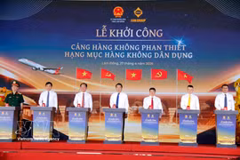 Cérémonie de lancement de la construction de la composante civile de l’aéroport de Phan Thiet. Photo: VNA