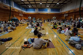 Des habitants touchés par le séisme sont hébergés dans un centre d'évacuation temporaire à Uki, dans la préfecture de Kumamoto, au Japon. Photo: Xinhua/Vna