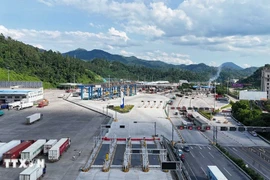 Le poste frontalier de Youyi Guan (ville de Pingxiang, région autonome Zhuang du Guangxi, Chine), jouxtant le poste frontalier international de Huu Nghi du Vietnam, province de Lang Son. Photo: VNA