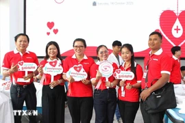 Les employés de la société Viettel Cambodia (Metfone), filiale du Groupe de l’industrie et des télécommunications de l’armée vietnamienne (Viettel), participent à la Journée du don de sang 2025. Photo: VNA