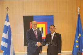 Le vice-président de l’Assemblée nationale du Vietnam (AN), Nguyên Duc Hai, et le vice-président de la République hellénique Kostantinos Chatzidakis. Photo: VNA