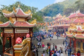 Le Festival printanier du mont Ba Den (la Dame noire). Photo: tapchihuongsac.vn