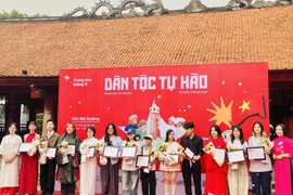 Ouverture de l'exposition de peintures au Temple de la Littérature. Photo: VNA