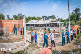 Tout le pays se mobilise pour éliminer les habitations précaires et délabrées. Photo: VNA