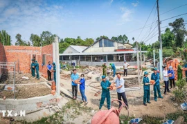 Tout le pays se mobilise pour éliminer les habitations précaires et délabrées. Photo: VNA