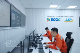 Centre de surveillance et de coordination des interventions d’urgence fonctionnant 24 heures sur 24 et 7 jours sur 7 au complexe pétrochimique de Long Son, à Ho Chi Minh-Ville. Photo: VNA