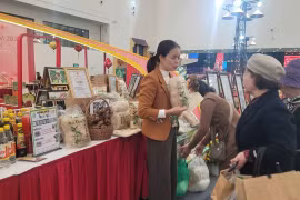 Présentation de produits OCOP. Photo: VNA