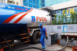 Hausse des prix des carburants à partir du 5 juin. Photo: VNA