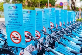 Chaque année, le Vietnam enregistre plus de 104 000 décès liés au tabagisme, dont environ 18 800 causés par le tabagisme passif, c’est-à-dire l’inhalation involontaire de la fumée dégagée par les fumeurs. Photo: baodautu.vn
