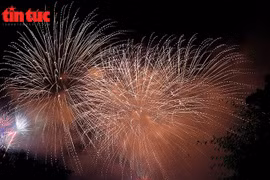 À Hanoï, cœur politique et culturel du pays, le Nouvel An lunaire du Cheval 2026 sera accueilli par 34 sites de tirs de feux d’artifice répartis dans l’ensemble des districts et communes. Photo: le journal Tin Tuc