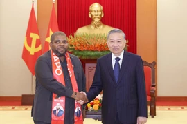 Le secrétaire général du Parti, Tô Lâm 5droite- et le secrétaire général du Front de libération du Mozambique (FRELIMO), Chakil Aboobacar. Photo. VNA