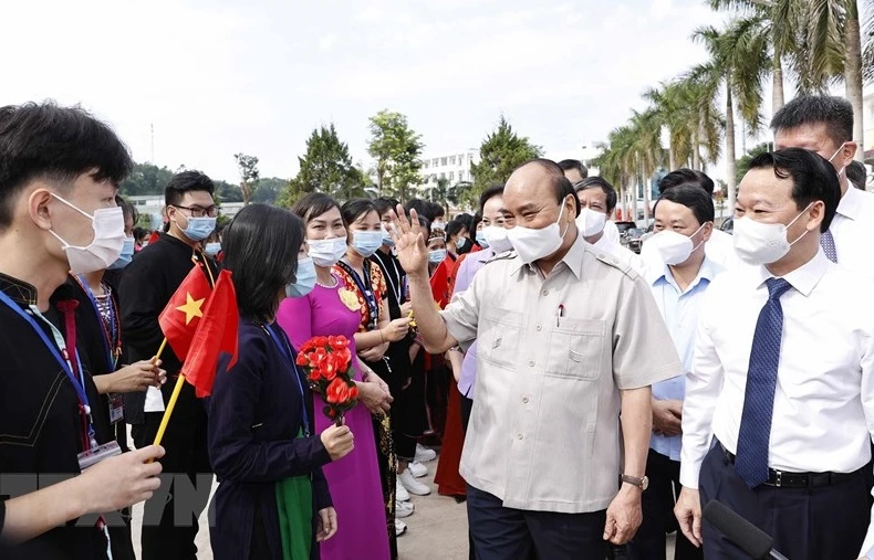 Nguyen Xuan Phuc assiste à une cérémonie d’ouverture de la nouvelle année scolaire à Yen Bai