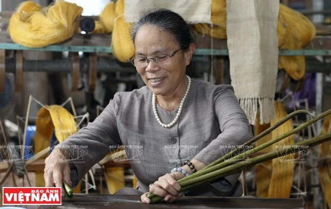 Développement d’une chaîne de valeur durable des produits en soie de lotus