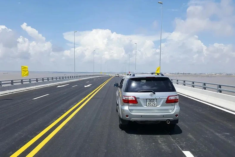 Le 2 septembre 2017, le pont maritime Tan Vu - Lach Huyen, d'un investissement total de près de 12.000 milliards de dongs, a été officiellement mis en service. Photo ; tuoitre