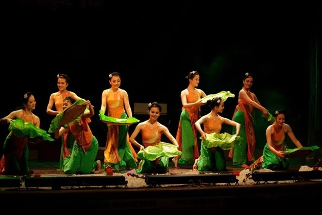 Le Vietnam se produit au Festival du folklore mondial