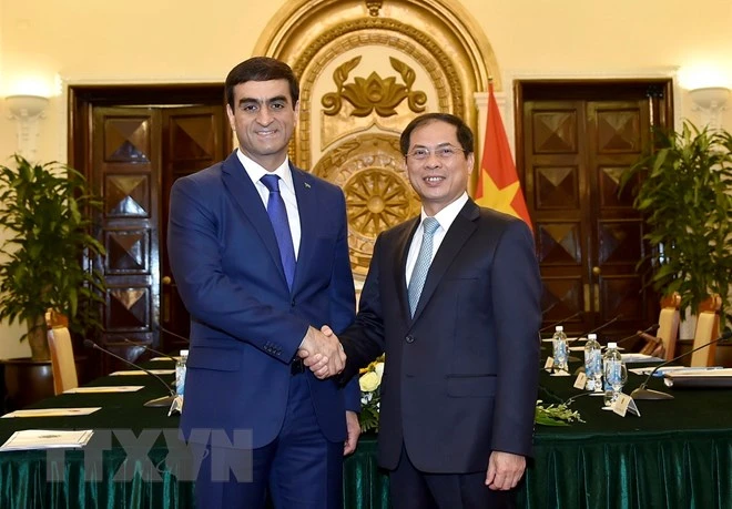 Vietnam-Turkménistan : consultation politique entre les ministères des Affaires étrangères