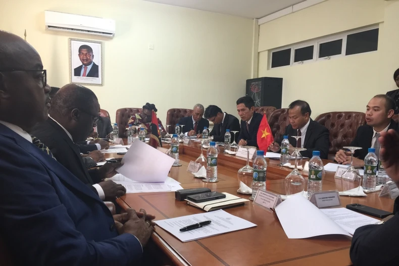 Le Vietnam intensifie sa coopération avec l’Angola et la Namibie