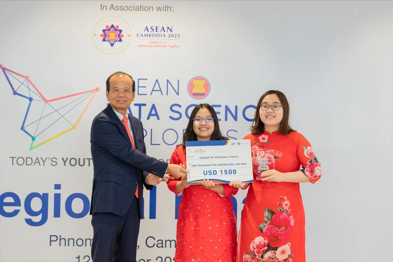 Science des données: Deux étudiantes vietnamiennes gagnent le premier prix d'un concours de l’ASEAN