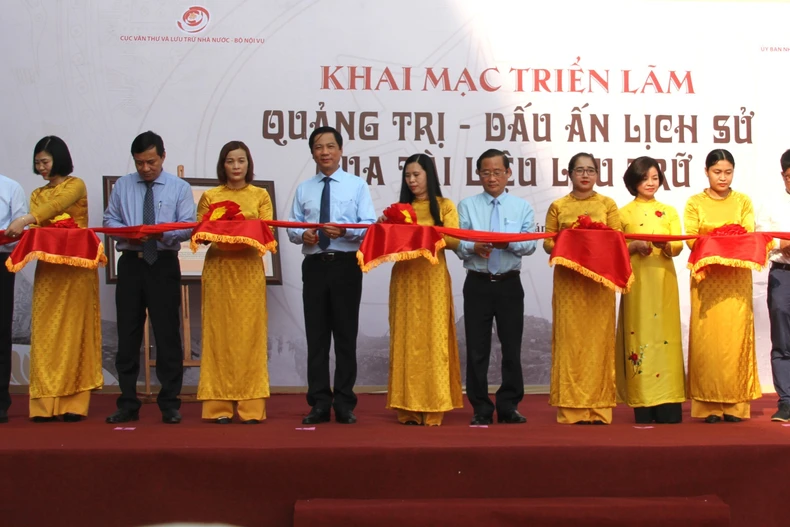 Ouverture de l'exposition « Quang Tri - Empreintes historiques à travers les archives »