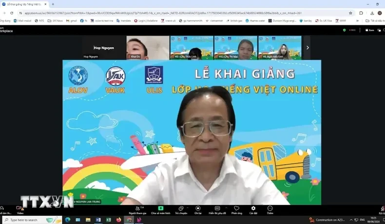 Le professeur agrégé et docteur Nguyen Lan Trung, président de l'Association linguistique vietnamienne, Auteur de manuels d'enseignement de la langue vietnamienne pour les Vietnamiens à l'étranger. Photo : VNA