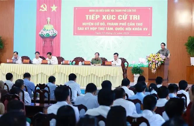 Le Premier ministre Pham Minh Chinh rencontre des électeurs de Can Tho au district de Co Do. Photo : VNA