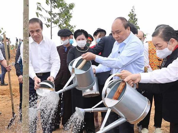 Le PM lance le programme de plantation d'un milliard d'arbres à Tuyen Quang
