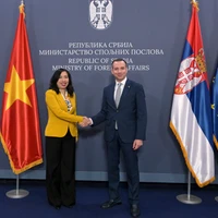 La vice-ministre vietnamienne des Affaires étrangères, Le Thi Thu Hang, et son homologue serbe, Damjan Jovic. Photo : ministère vietnamien des Affaires étrangères.