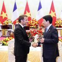 Le président français Emmanuel Macron et son épouse concluent leur visite d'État au Vietnam