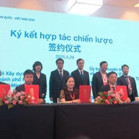 Des entreprises vietnamiennes et chinoises signent un accord de coopération dans les domaines de la science, de la technologie et de l'innovation. Photo : VNA